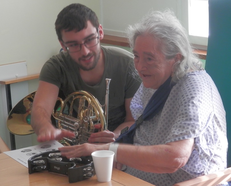 Ward 6 East music (L-R) Musician Feargus Murphy, patient Maria Madden